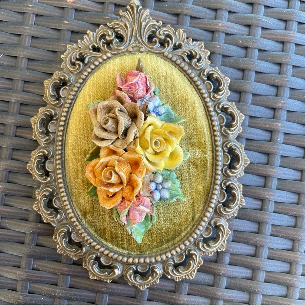 VINTAGE Set of 2 Capodimonte Porcelain Framed 3D Floral Mural Wall Plaques - Picture 7 of 16